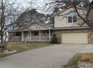 1868 Ritter Hills Dr, Norton Shores, MI