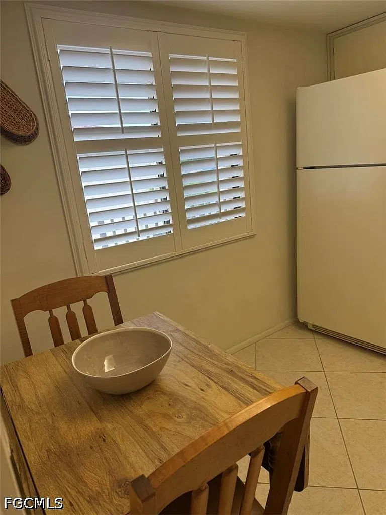 2 bed, 2.0 bath, 1050 sqft, $4,000 — Photo 3