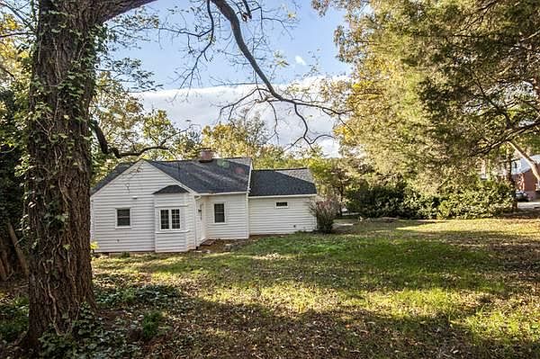 2nd image of 1802 Chelsea Dr #A