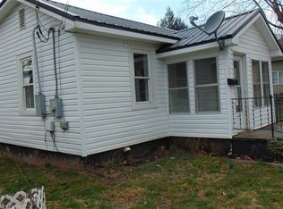 221 3rd St, Spencer, WV 25276