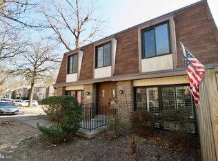 6012 Forrest Hollow Ln, Springfield, VA 22152