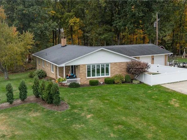 1688 Hillcrest Dr NW, Dover, OH 44622