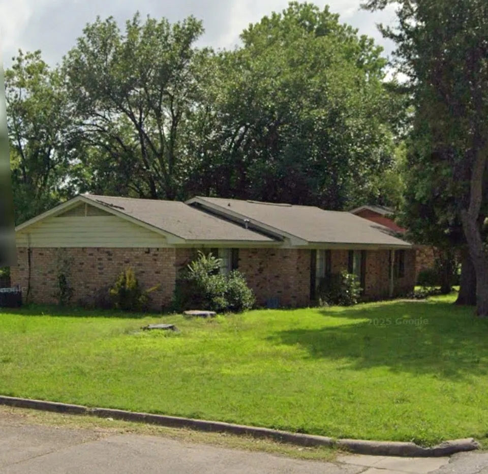 2729 Tanglewood Dr — Photo 1