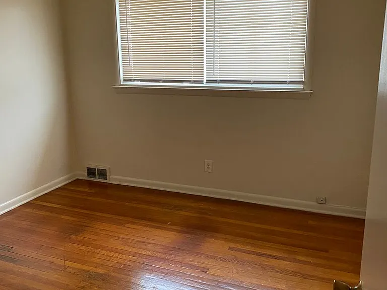 7228 W Appleton Ave — Photo 3