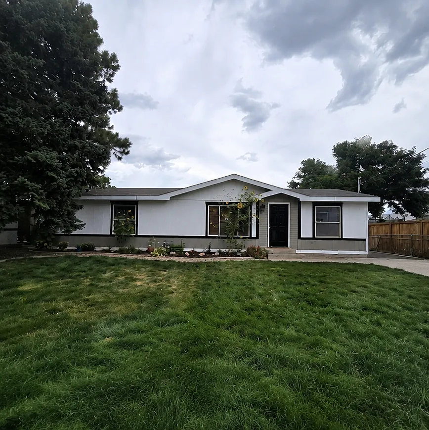 3 bed, 1404 sqft, $2,100 — Photo 1