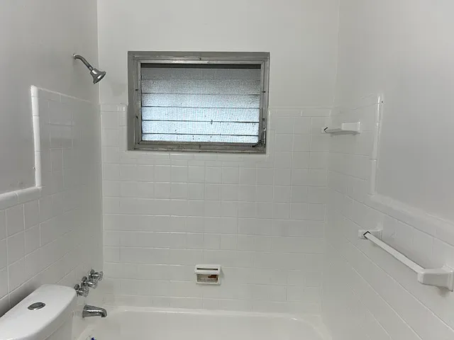 2210 N 57th Ave — Photo 1