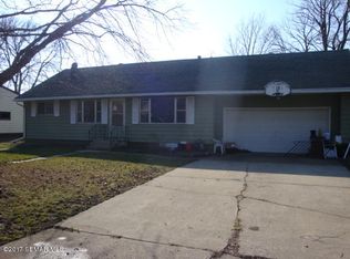 714 Center Ave S, Hayfield, MN 55940