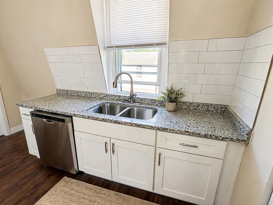 1st image of 118 Locust St #3