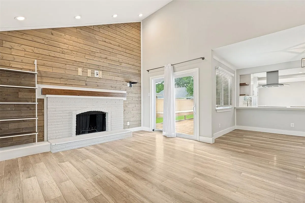 5 bed, 3.0 bath, 2112 sqft, $3,100 — Photo 1