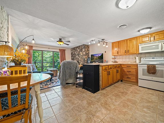2nd image of 1081 Cove Rd APT 1011