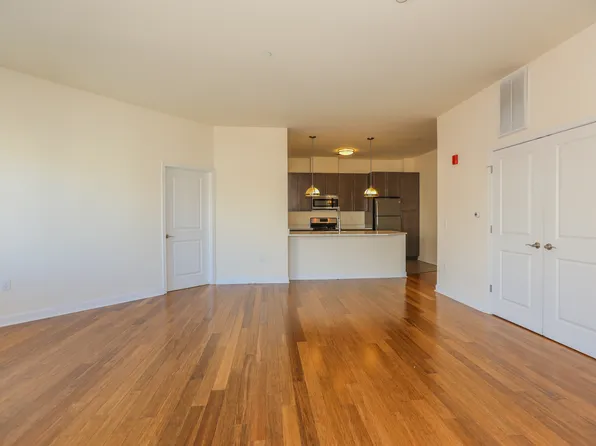 12 Main Street image 14 of 25