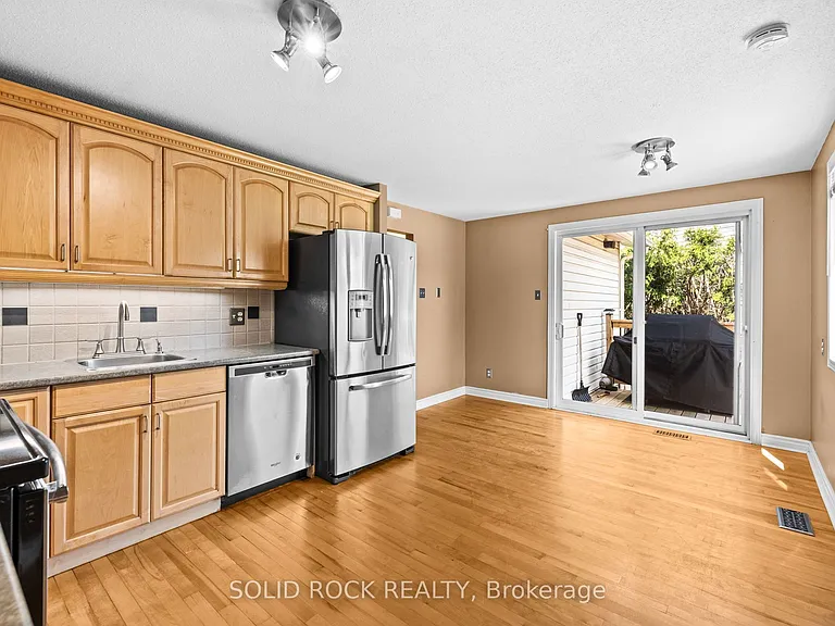 1631 Charbonneau St — Photo 16
