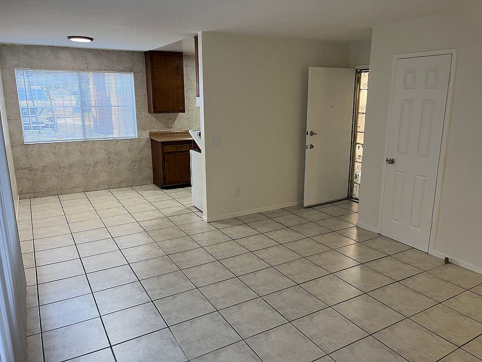 Living room - view towards kitchen