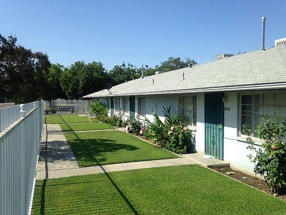 2nd image of 2610 E Lamona Ave
