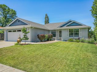 409 Berry Cir, Talent, OR 97540