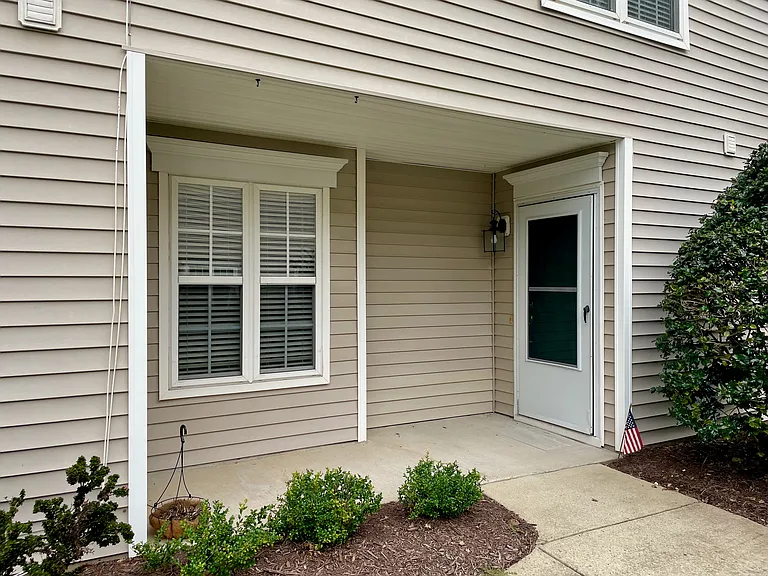 112 Student Pl — Photo 3