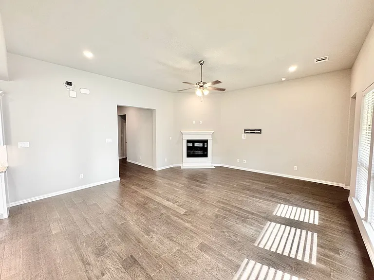 809 Uplands Dr — Photo 7