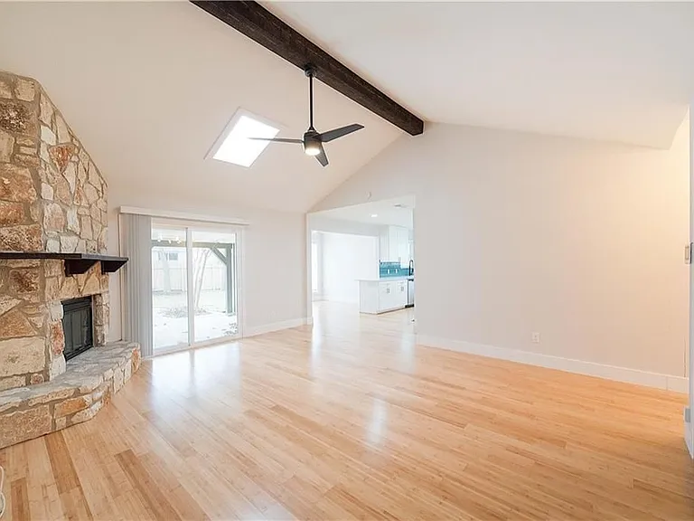 2515 Berkett Dr — Photo 12
