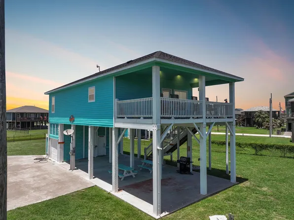 928 Olive Dr, Crystal Beach, TX 77650