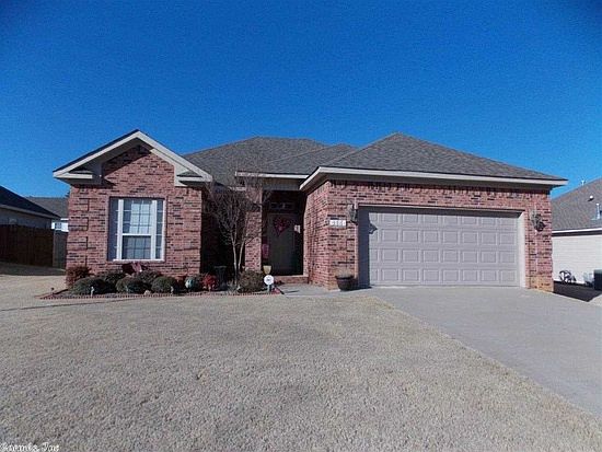 1st image of 1621 White Oak Cir