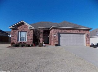 1621 White Oak Cir, Benton, AR 72019