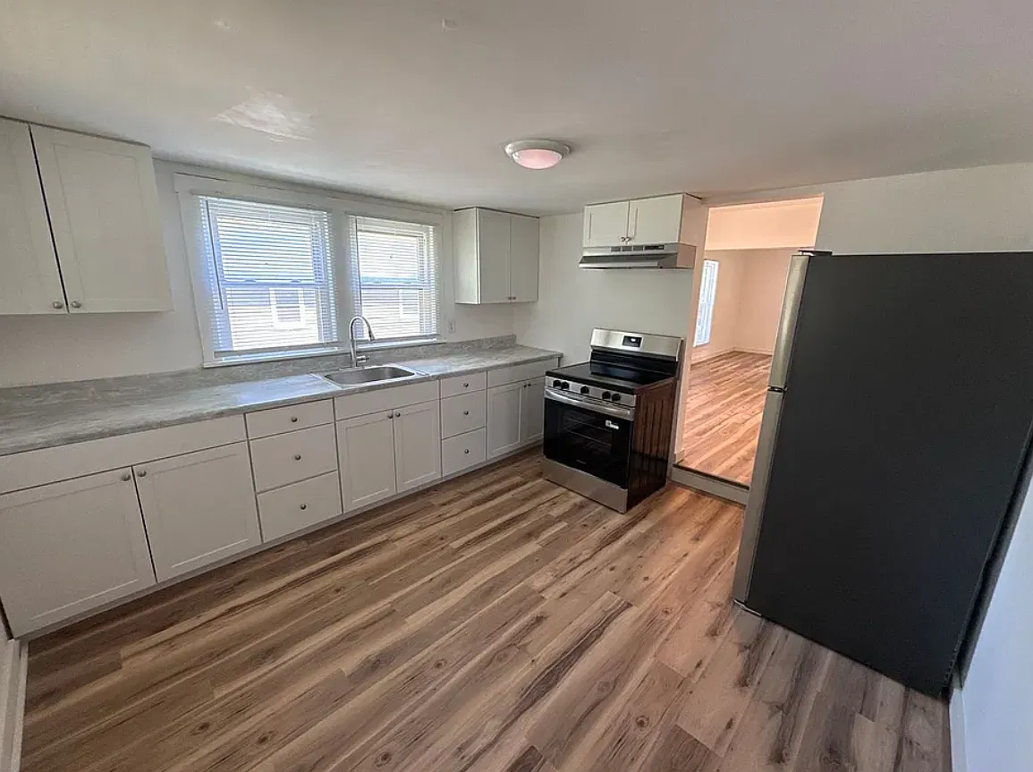 3 bed, 1152 sqft, $1,500 — Photo 2