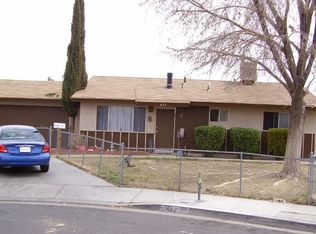 423 Woodlark St, Lancaster, CA 93535