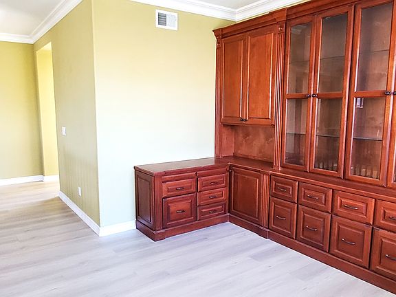 4th image of 4245 Shorepointe Way