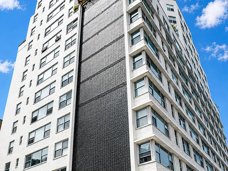 33 Greenwich Ave #9L — Photo 10