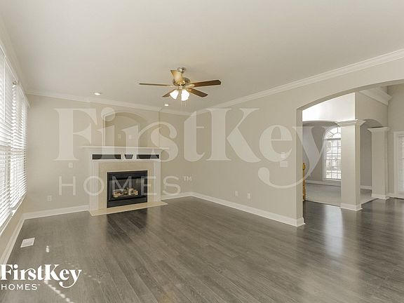 3rd image of 11124 Fountaingrove Dr
