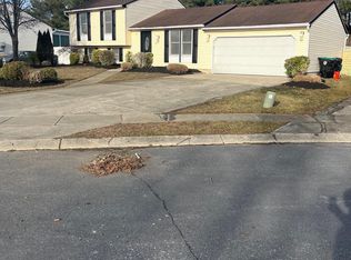 28 Dover Ln, Sicklerville, NJ 08081