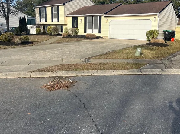 28 Dover Ln, Sicklerville, NJ 08081