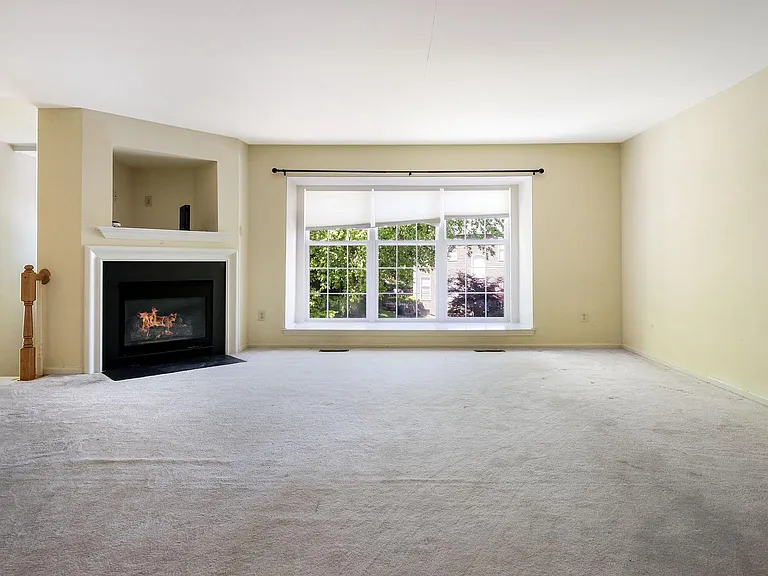 137 Weybridge Dr — Photo 11