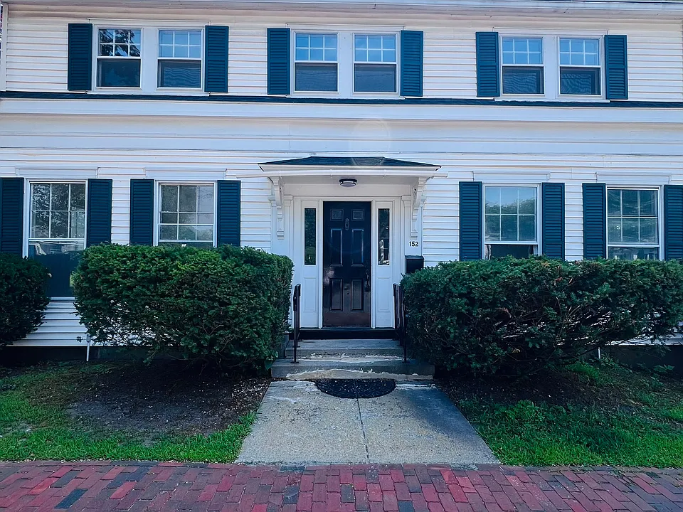152 Main St