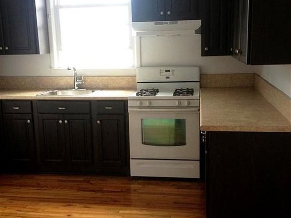 2nd image of 230 E Sidney Ave