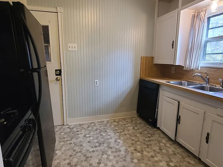 2930 S Donnybrook Ave — Photo 9