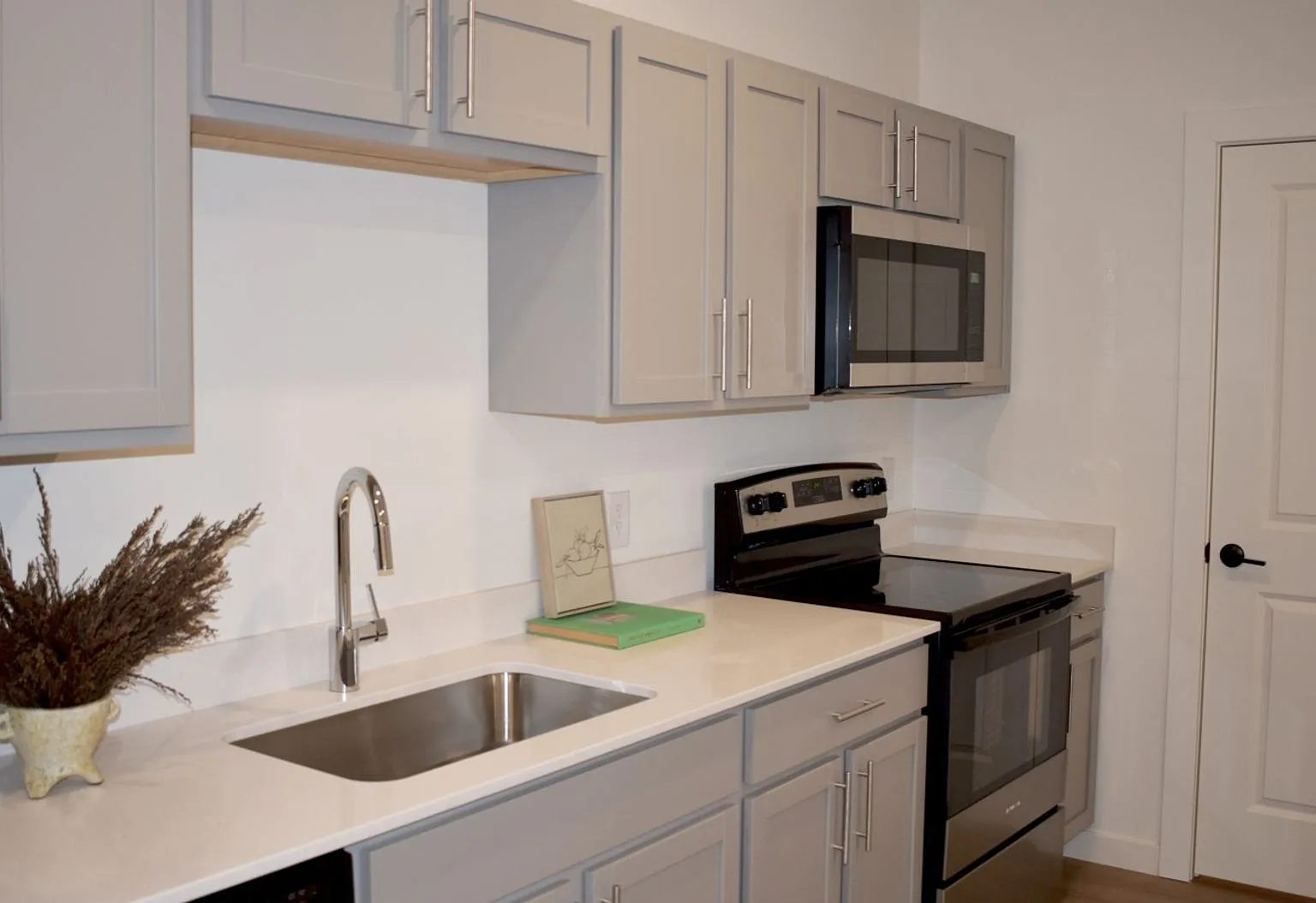 Fairway Flats Apartments — Photo 4