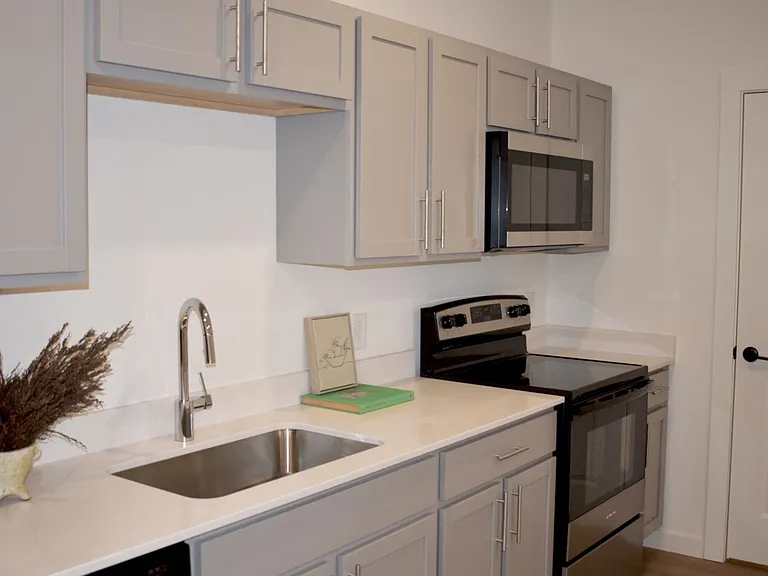 Fairway Flats Apartments — Photo 4