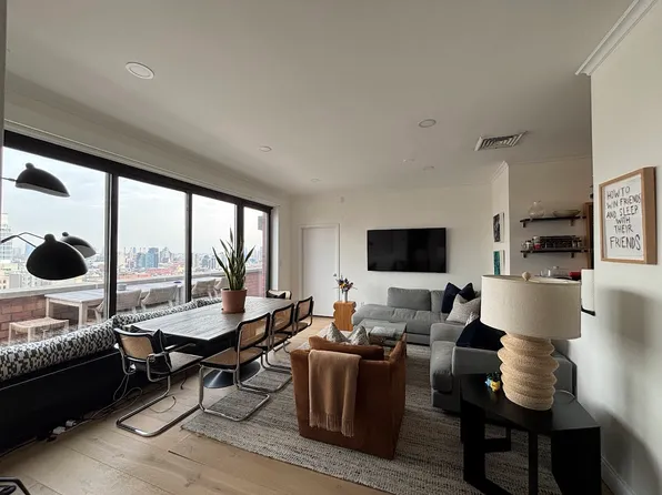 376 Broadway image 1 of 17