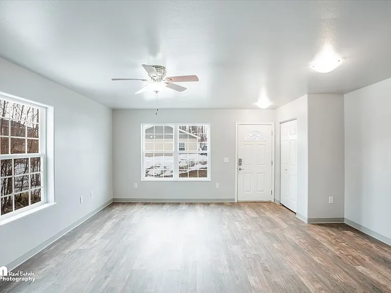 3851 E Brenda Ave — Photo 4