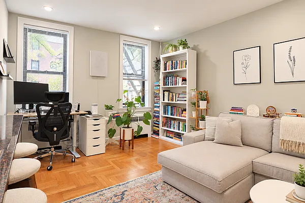 Living room, photo 2