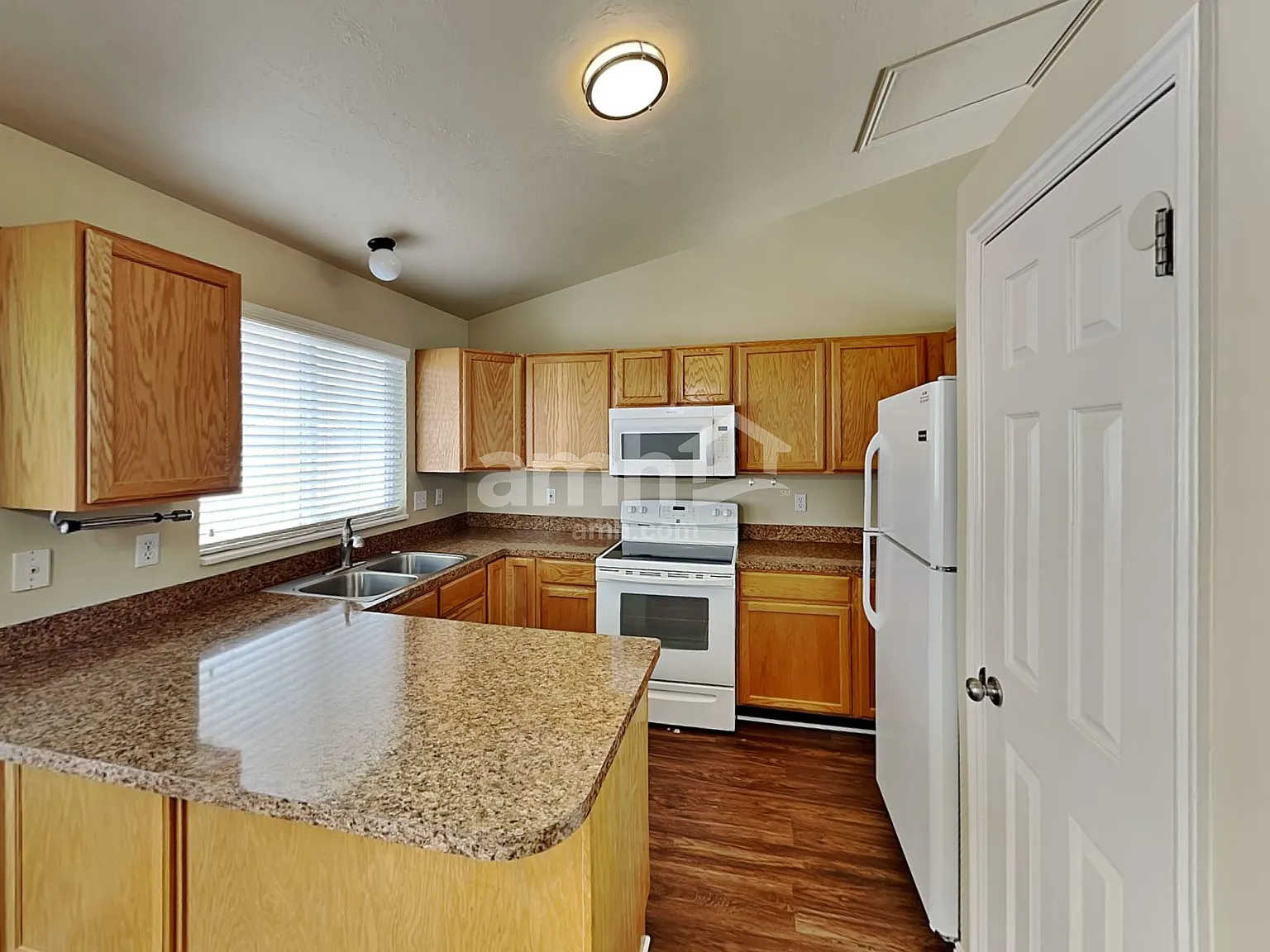4 bed, 3.0 bath, 1863 sqft, $2,565 — Photo 3