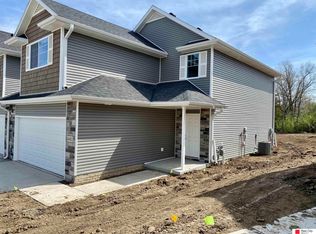 6440 Maple View Ct, Lincoln, NE 68512