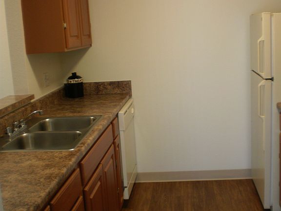 2nd image of 1060 Pinegrove Dr APT 103