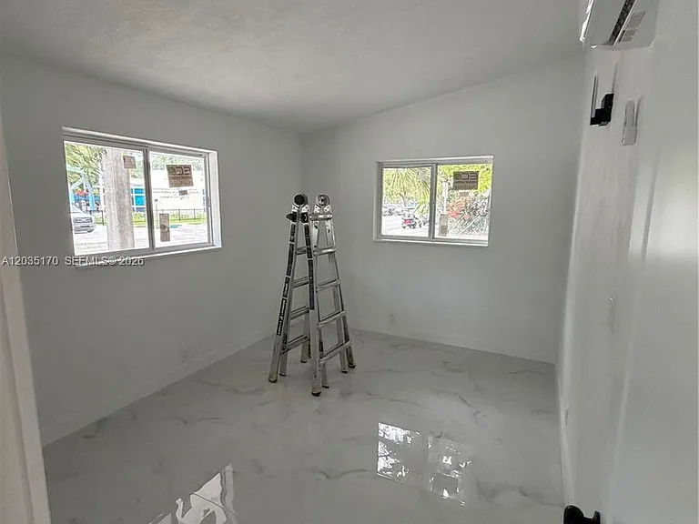 3220 Plaza St — Photo 9