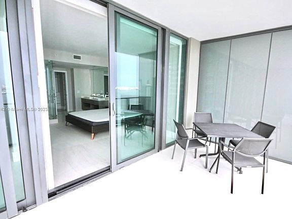 3rd image of 650 NE 32nd St Unit 3806