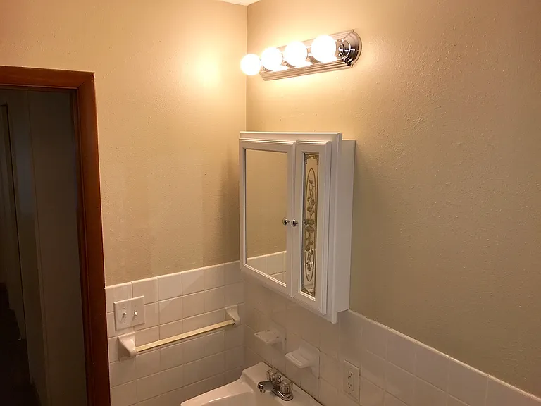 Westwood Apartments — Photo 32