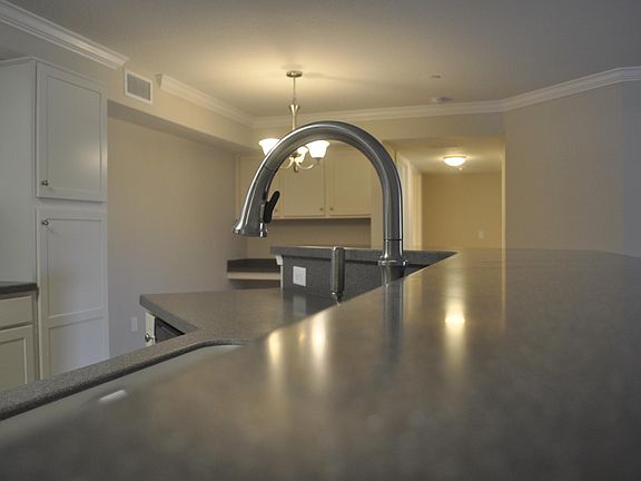 5th image of 100 Boardwalk Dr APT 818