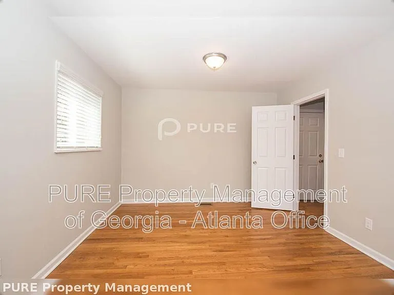 439 Chester St SE — Photo 6