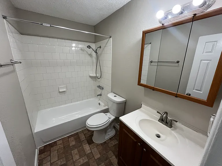 2223 Houston St — Photo 8